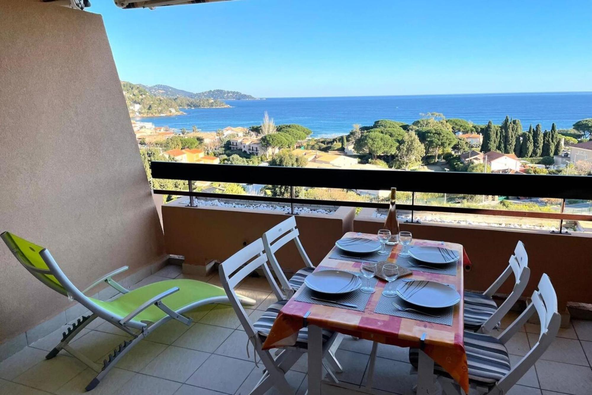 T2 In Saint-Clair - Exceptional View! Rated 3 Apartment Le Lavandou Bagian luar foto