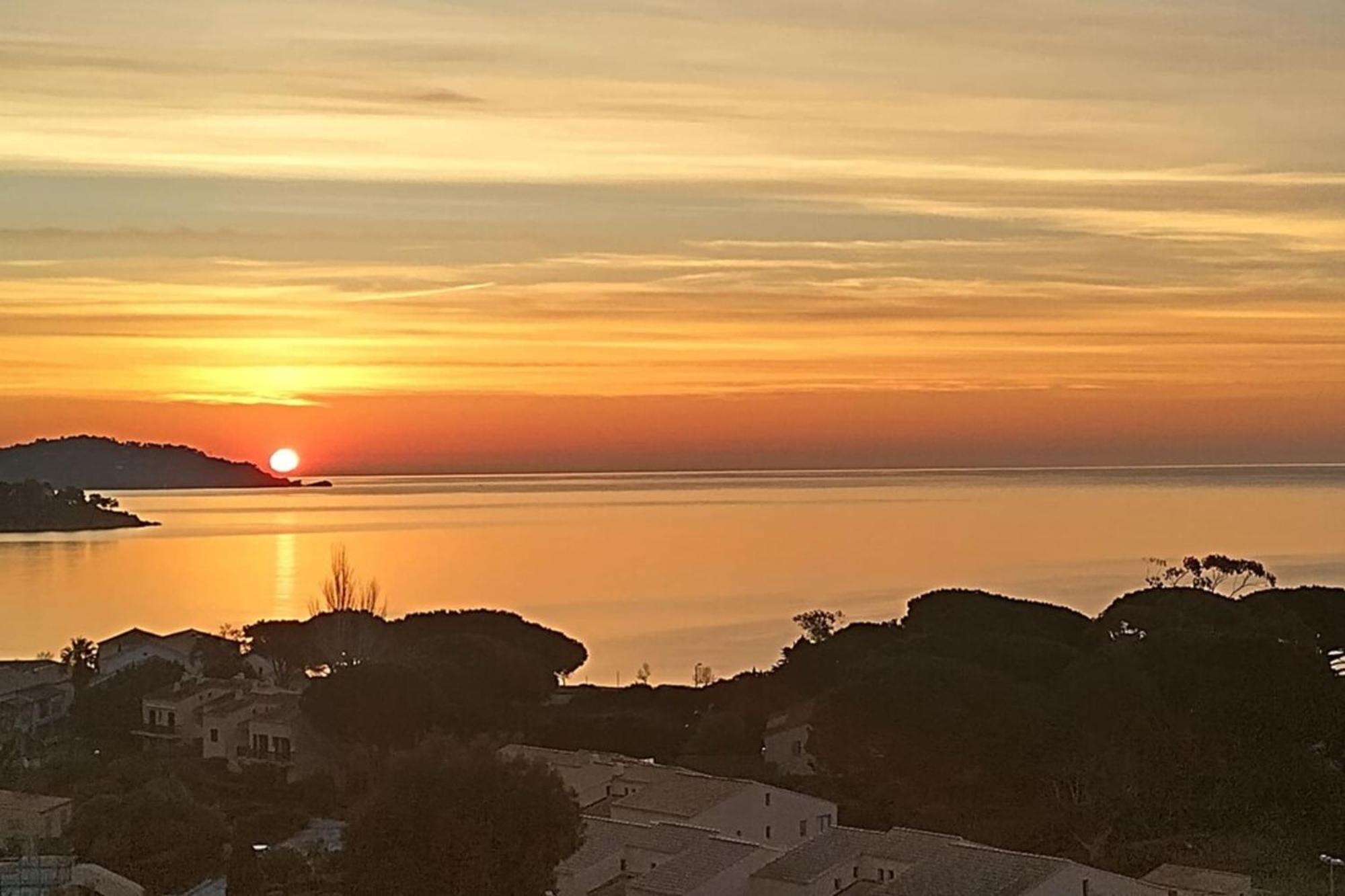 T2 In Saint-Clair - Exceptional View! Rated 3 Apartment Le Lavandou Bagian luar foto