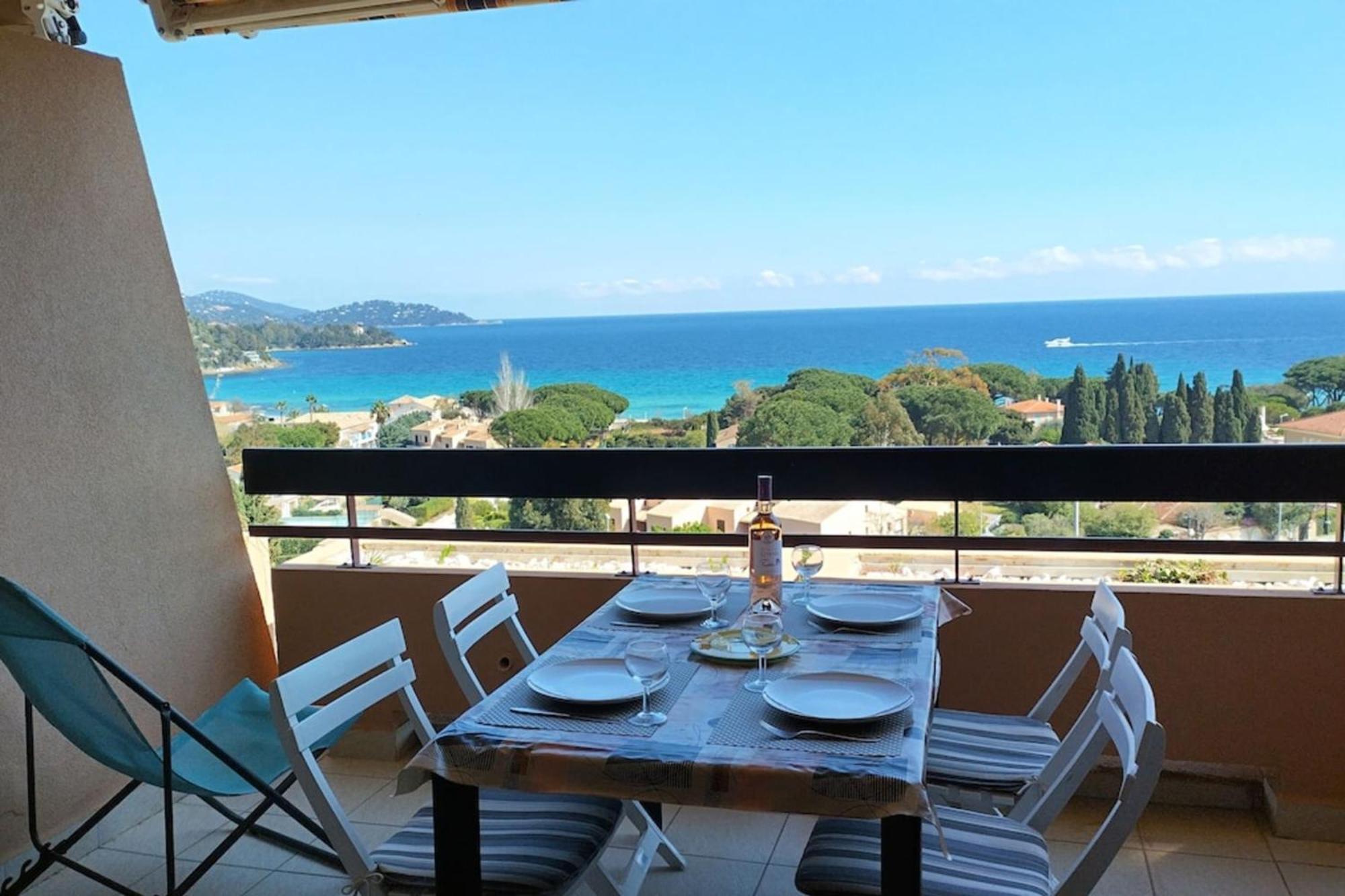 T2 In Saint-Clair - Exceptional View! Rated 3 Apartment Le Lavandou Bagian luar foto